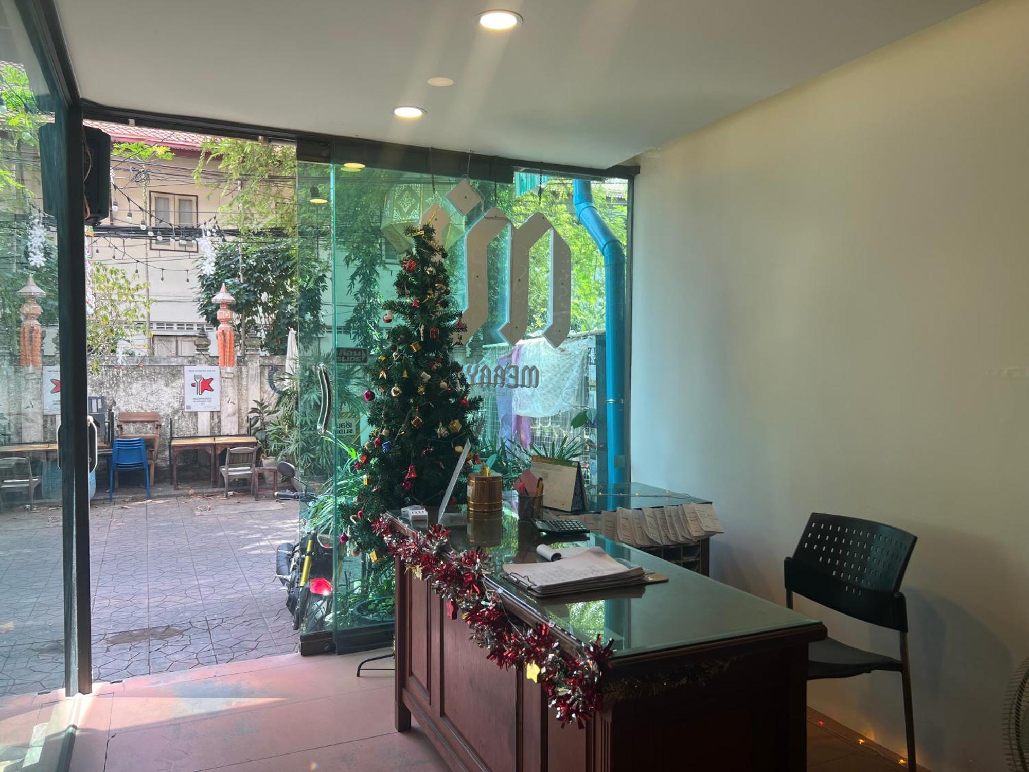 Merry V Guesthouse Bangkok Exteriör bild