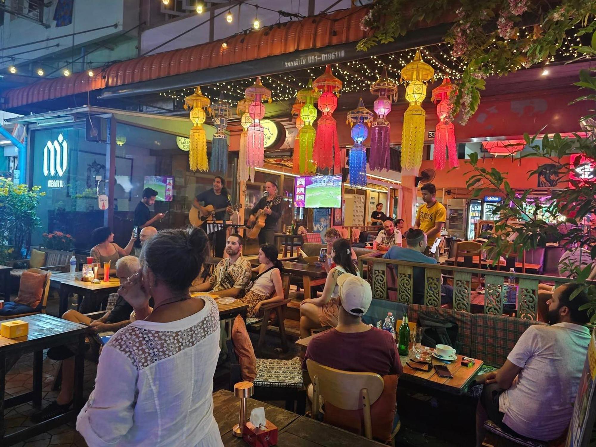 Merry V Guesthouse Bangkok Exteriör bild